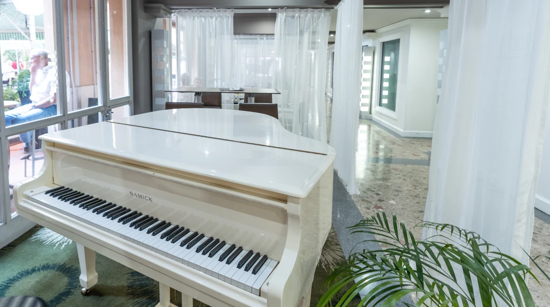 piano dans l'hôtel